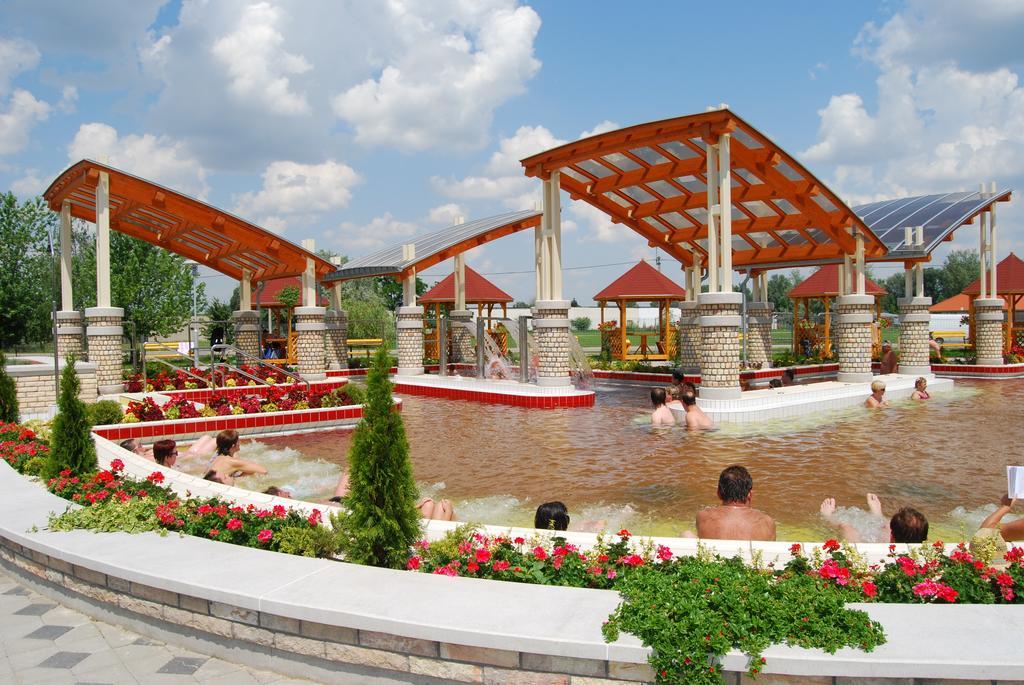 Hotel Termal Tiszaújváros Extérieur photo